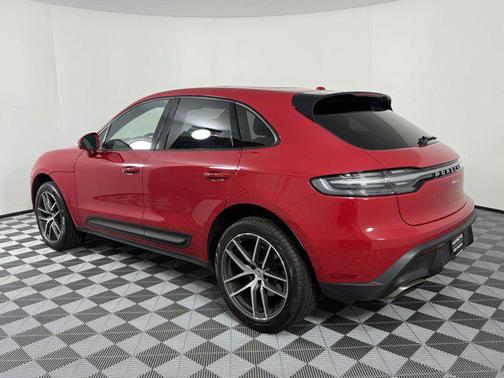 2025 Porsche Macan AWD