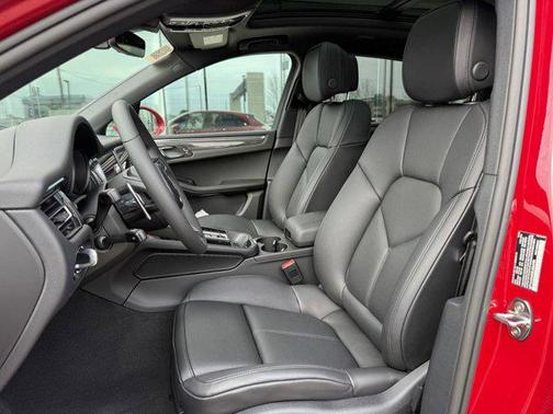 2025 Porsche Macan AWD