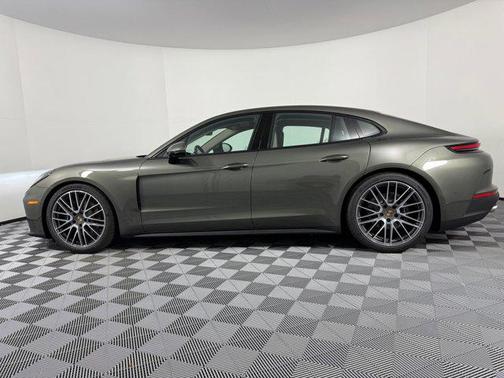 2026 Porsche Panamera RWD