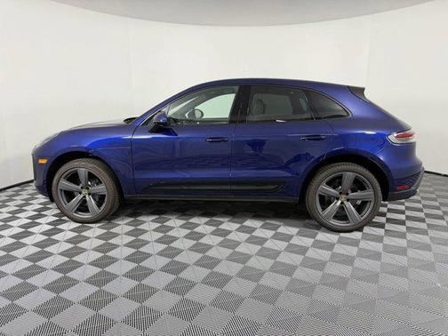 2025 Porsche Macan AWD