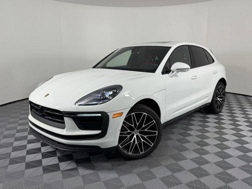 2025 Porsche Macan AWD