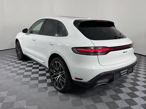2025 Porsche Macan Base