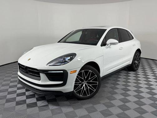 2025 Porsche Macan Base