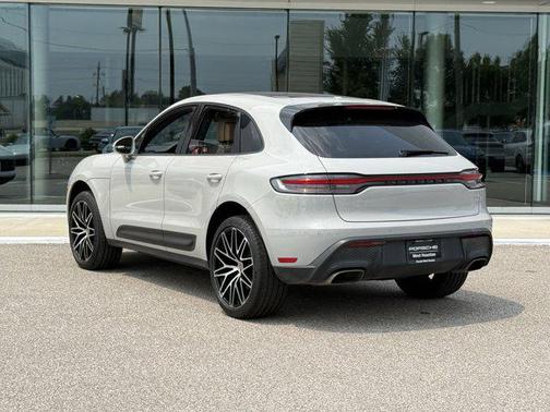2023 Porsche Macan Base