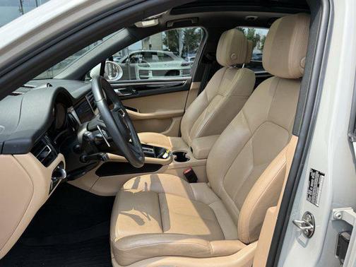 2023 Porsche Macan Base