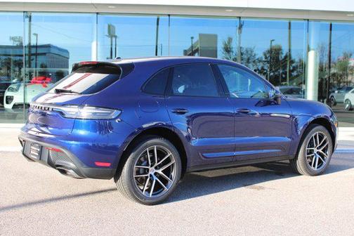 2025 Porsche Macan Base