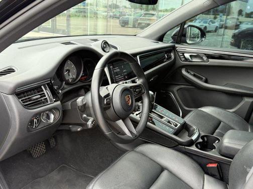 2023 Porsche Macan Base