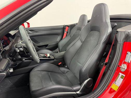 2024 Porsche 911 Carrera 4 GTS