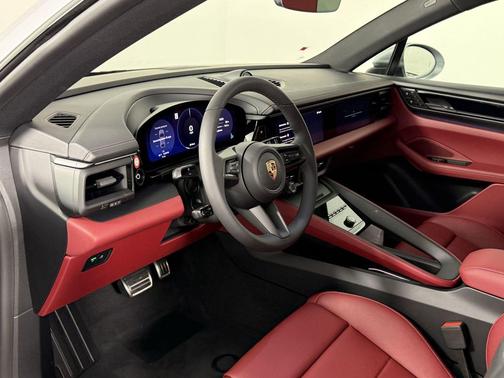 Dolomite Silver Metallic 2025 Porsche Macan Macan Electric 4S