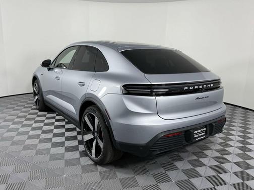 Dolomite Silver Metallic 2025 Porsche Macan Macan Electric 4S