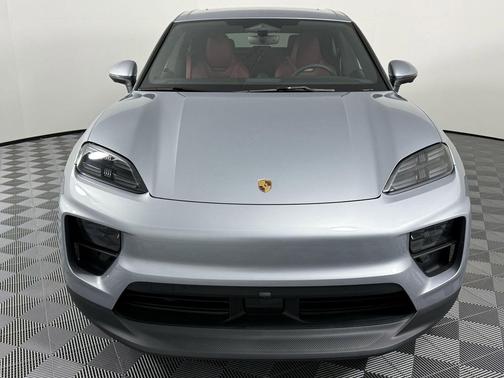 Dolomite Silver Metallic 2025 Porsche Macan Macan Electric 4S