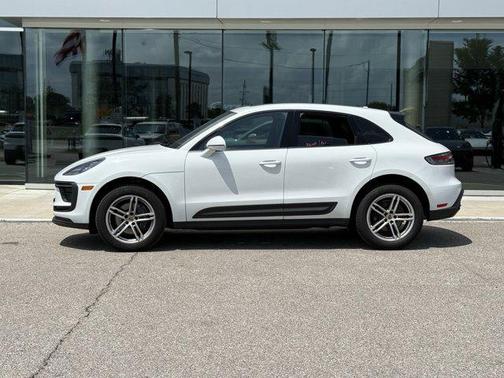 2022 Porsche Macan Base