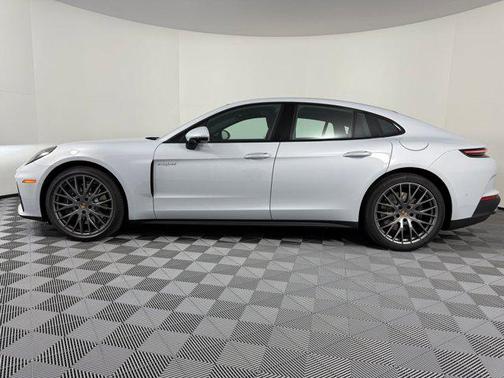 2026 Porsche Panamera 4 E-Hybrid