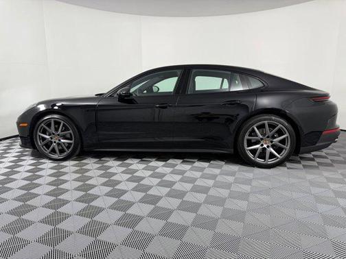 2025 Porsche Panamera RWD
