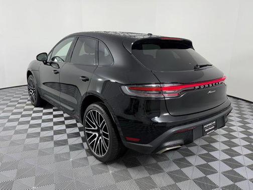 2025 Porsche Macan Base