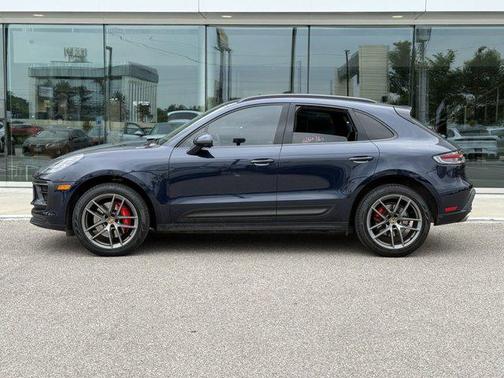2022 Porsche Macan Base