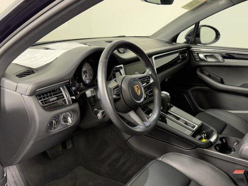 2022 Porsche Macan Base