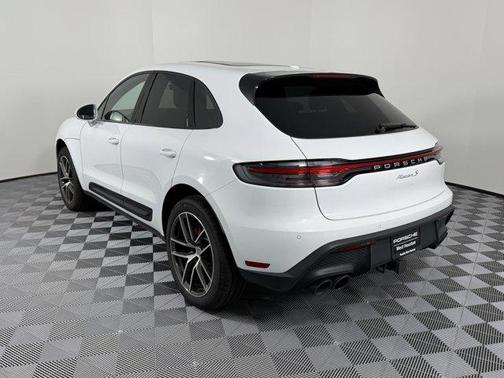 2025 Porsche Macan Base