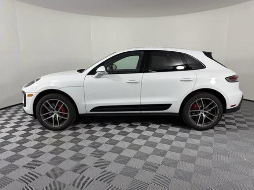 2025 Porsche Macan Base