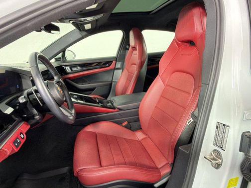 Carrara White Metallic 2024 Porsche Panamera RWD