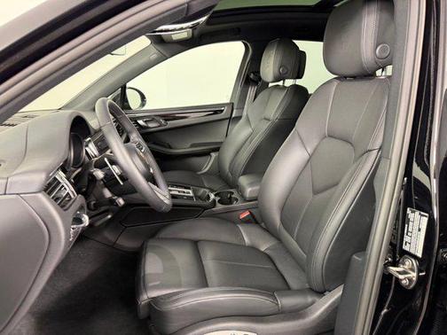 2025 Porsche Macan AWD