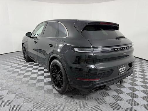 2025 Porsche Cayenne Turbo