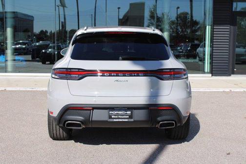 2025 Porsche Macan Base