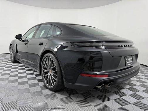 2026 Porsche Panamera 4
