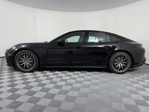 2026 Porsche Panamera 4