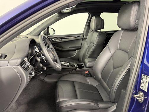 2025 Porsche Macan T