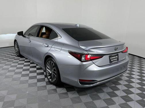 2025 Lexus ES 300h Ultra Luxury