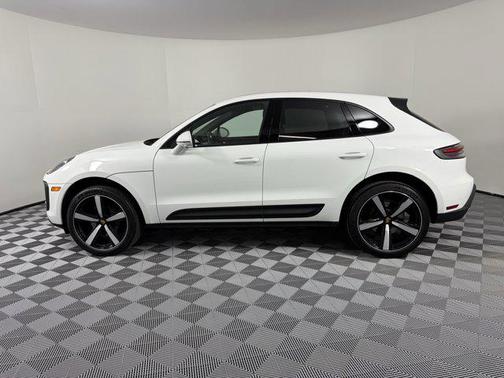 2025 Porsche Macan Base