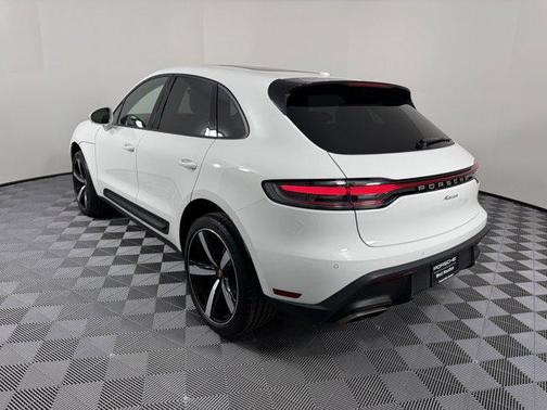2025 Porsche Macan Base