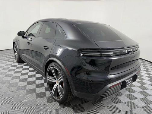 2025 Porsche Macan 4S