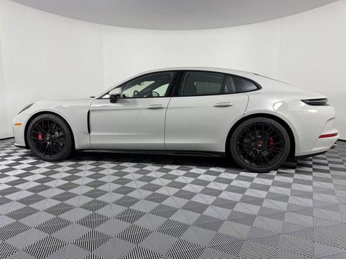 2026 Porsche Panamera GTS