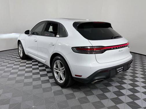 2023 Porsche Macan Base