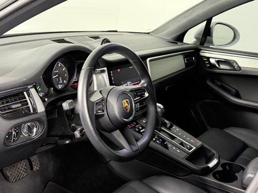 2023 Porsche Macan Base