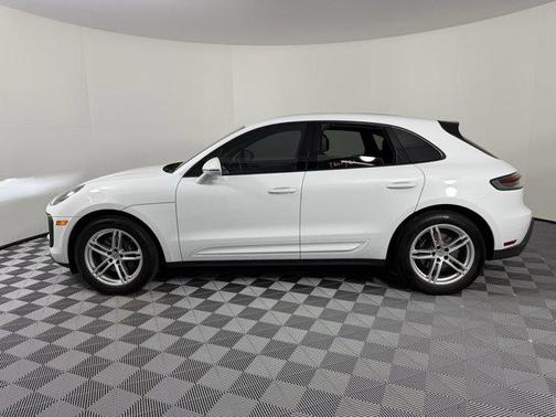 2023 Porsche Macan Base