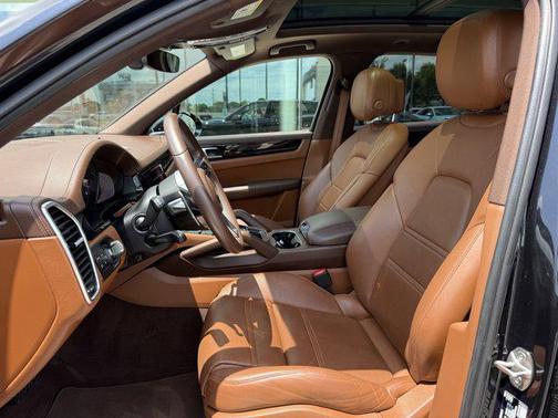 2022 Porsche Cayenne AWD