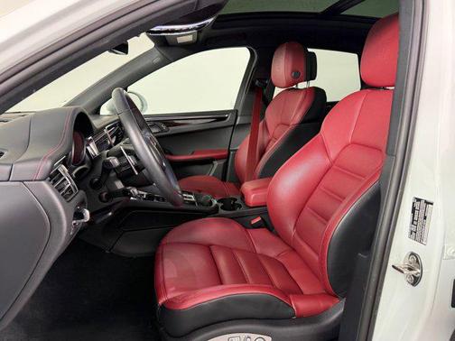 2025 Porsche Macan AWD