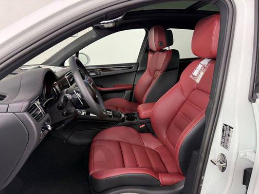 2025 Porsche Macan AWD