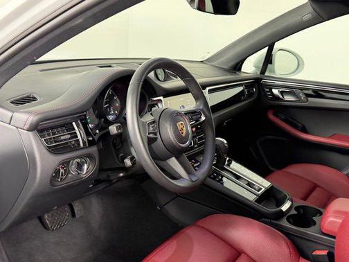 2025 Porsche Macan AWD