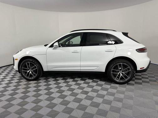 2025 Porsche Macan AWD