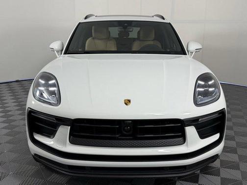 2025 Porsche Macan AWD
