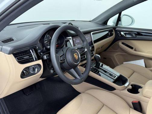 2025 Porsche Macan AWD
