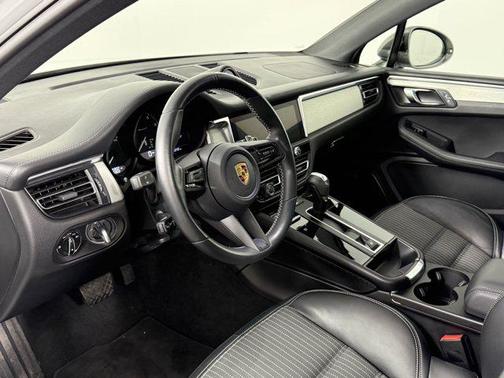 2023 Porsche Macan Base
