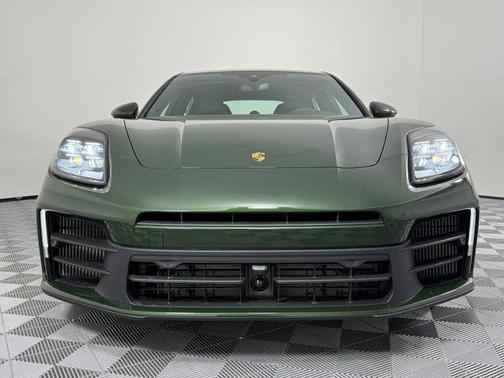 2026 Porsche Panamera 4