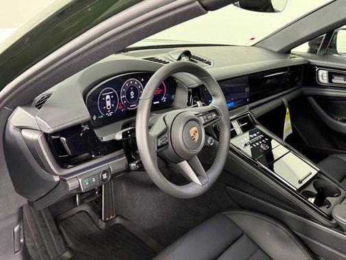 2026 Porsche Panamera 4