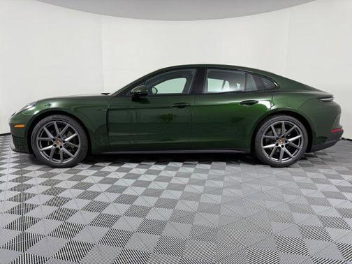 2026 Porsche Panamera 4