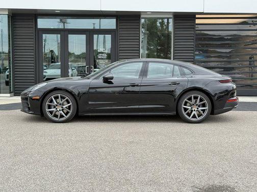 2025 Porsche Panamera RWD